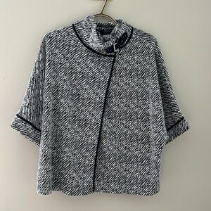 Devie Black and White Patterned Top